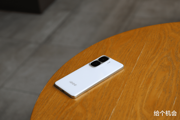 广州股票杠杆配资 若想七年不换手机, 这款512G高性能手机很适合, 打工人也买得起